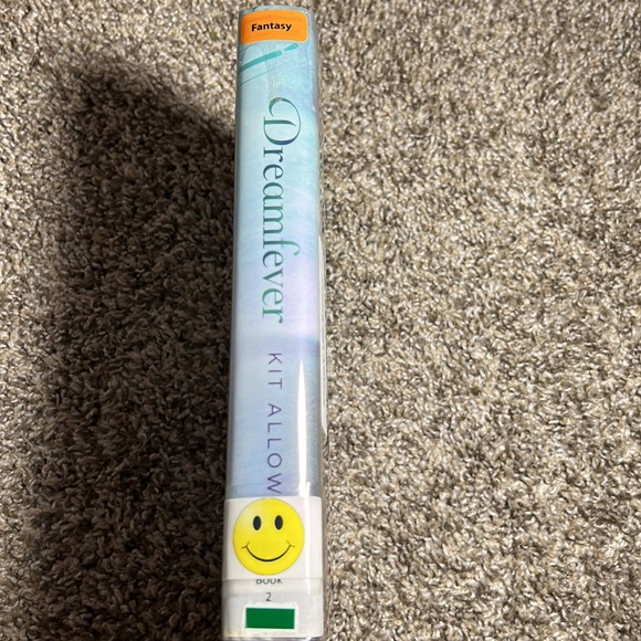 book: dreamfever by kit alloway. genre: fantasy - Picture 2 of 3